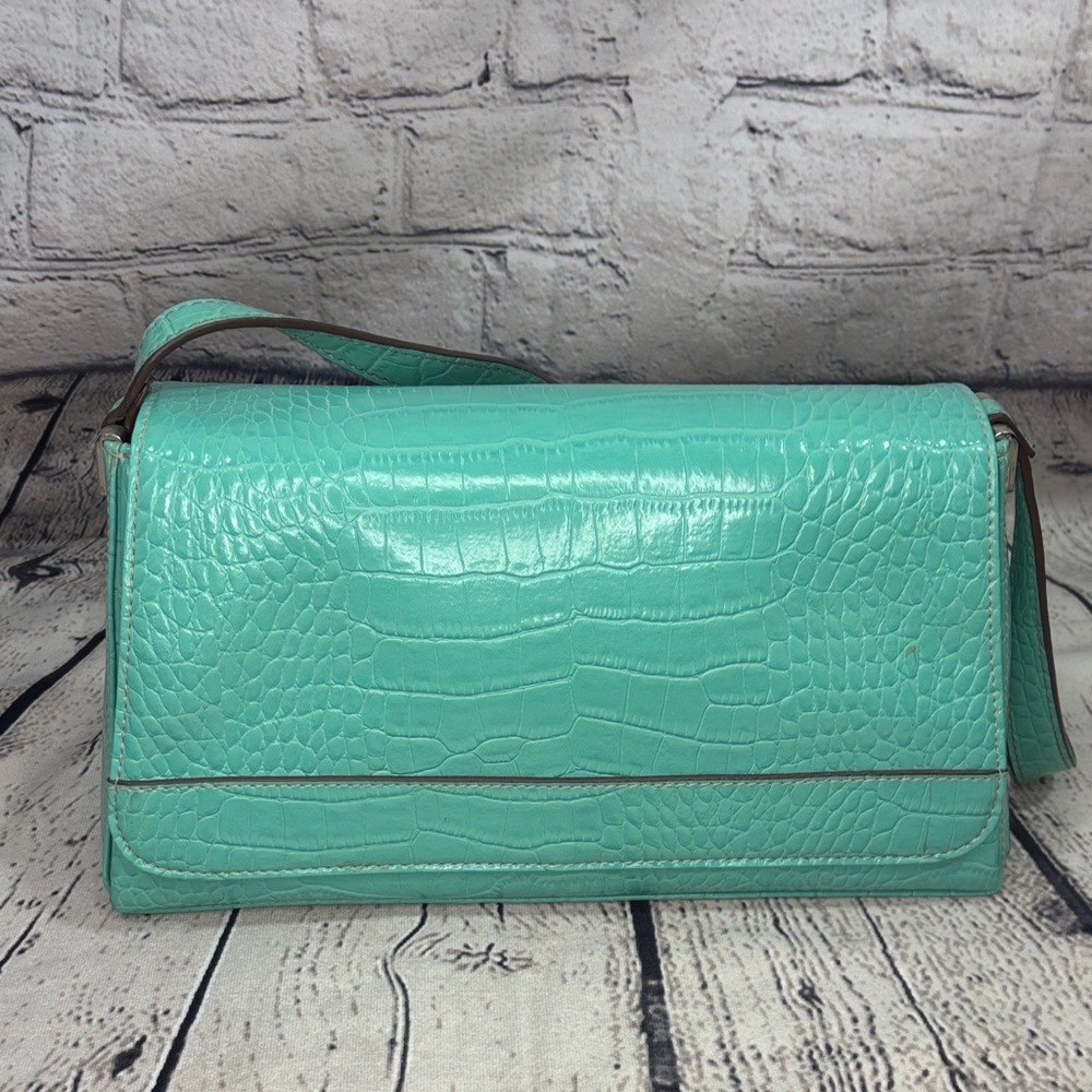 Elegant Crocodile-Embossed Aqua Clutch